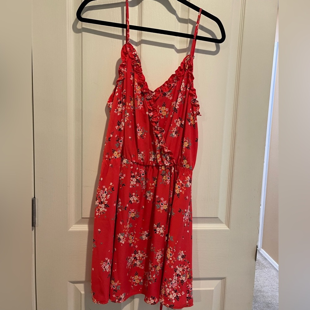 Cute and breezy v neck midi dress Size: L